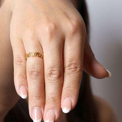 anillo dorado con mariposas